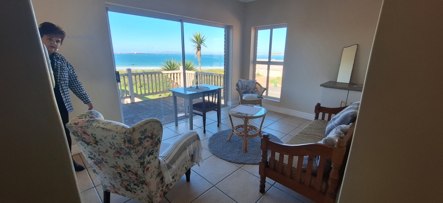 To Let 5 Bedroom Property for Rent in Bluewater Bay Western Cape